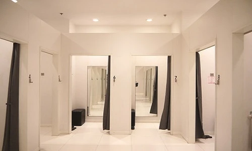The dressing room mirror