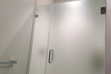 modern-frosted-shower-doors